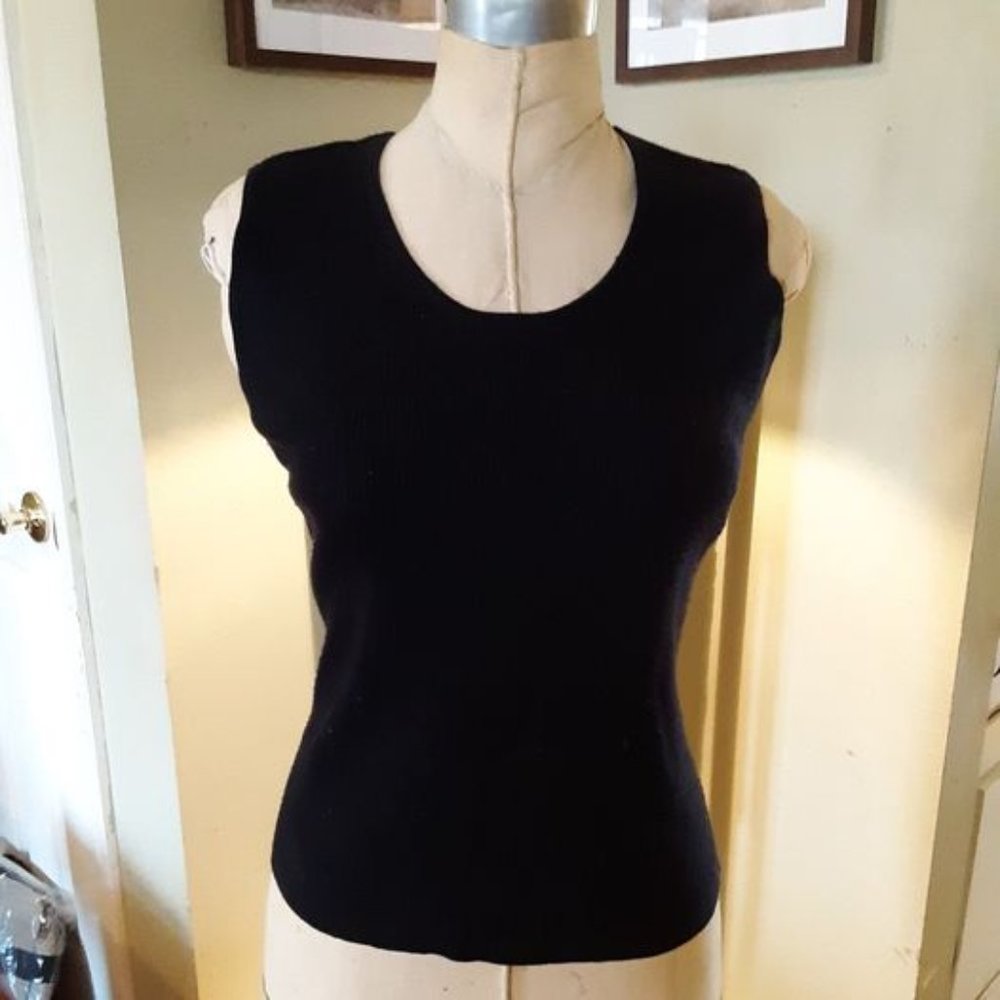 Chic Ribbed Scoop Neck Sleeveless Sweater NY & Co